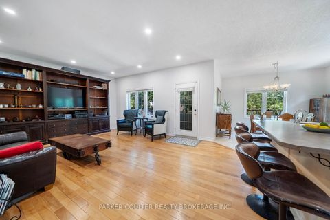 Photo 6 at 19 Mccarthy Court, Letitia Heights, Barrie