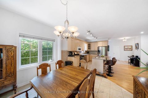 Photo 11 at 19 Mccarthy Court, Letitia Heights, Barrie