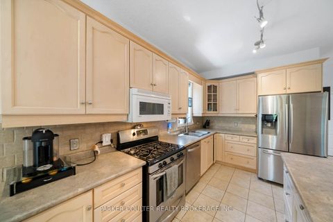 Photo 13 at 19 Mccarthy Court, Letitia Heights, Barrie Photo 13 at 19 Mccarthy Court, Letitia Heights, Barrie