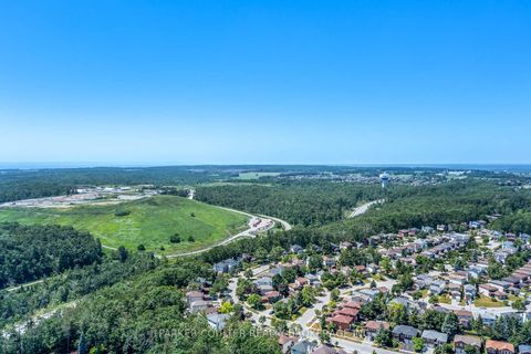 Photo 44 at 19 Mccarthy Court, Letitia Heights, Barrie