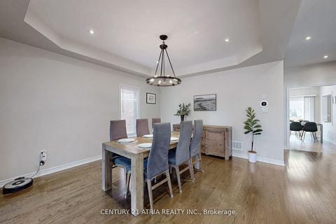 Photo 3 at 24 Gannett Drive, Jefferson, Richmond Hill