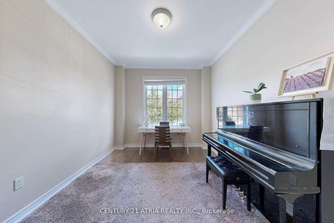 Photo 6 at 24 Gannett Drive, Jefferson, Richmond Hill