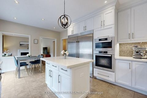 Photo 9 at 24 Gannett Drive, Jefferson, Richmond Hill