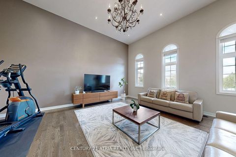 Photo 11 at 24 Gannett Drive, Jefferson, Richmond Hill