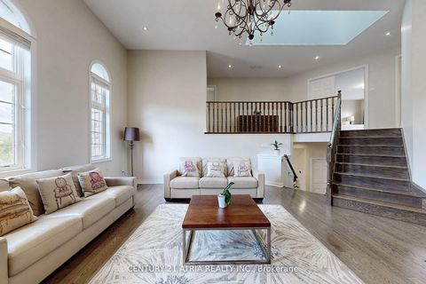 Photo 13 at 24 Gannett Drive, Jefferson, Richmond Hill