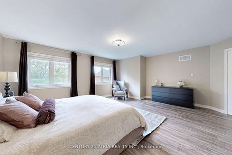 Photo 16 at 24 Gannett Drive, Jefferson, Richmond Hill