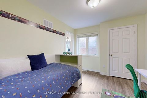 Photo 20 at 24 Gannett Drive, Jefferson, Richmond Hill