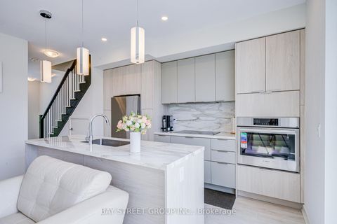 Photo 9 at 27 Sonic Way, Flemingdon Park, Toronto