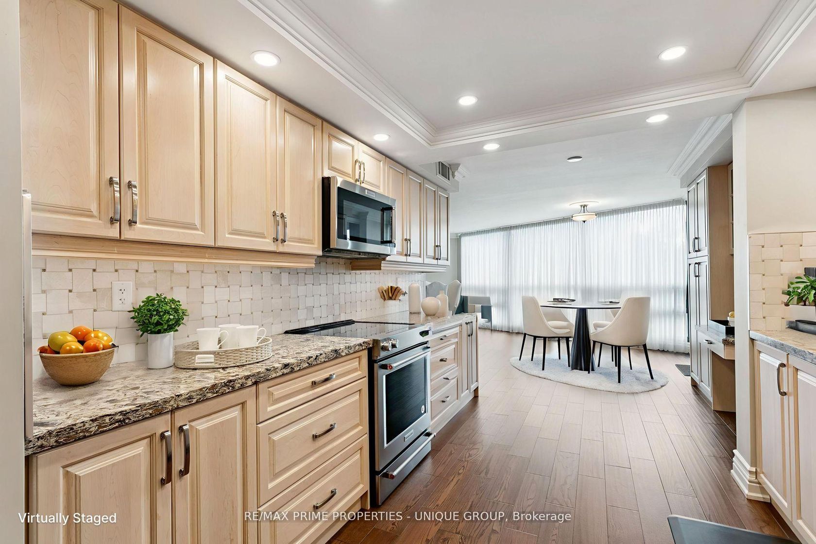 405 - 2010 Islington Avenue, The Westway, Toronto by Alessia Polo 405 - 2010 Islington Avenue, The Westway, Toronto