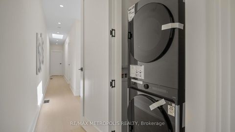 Photo 11 at 39 Kenworthy Avenue, Oakridge, Toronto
