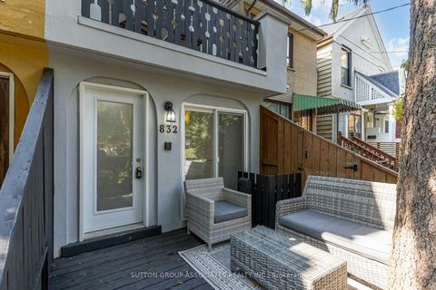 Photo 2 at 832 Manning Avenue, Annex, Toronto
