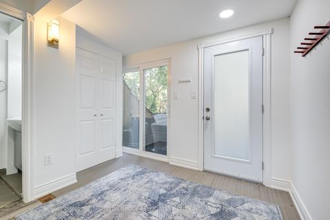 Photo 3 at 832 Manning Avenue, Annex, Toronto