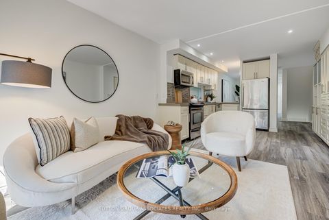 Photo 7 at 832 Manning Avenue, Annex, Toronto