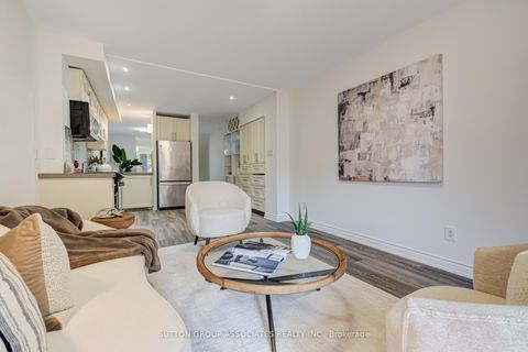 Photo 8 at 832 Manning Avenue, Annex, Toronto