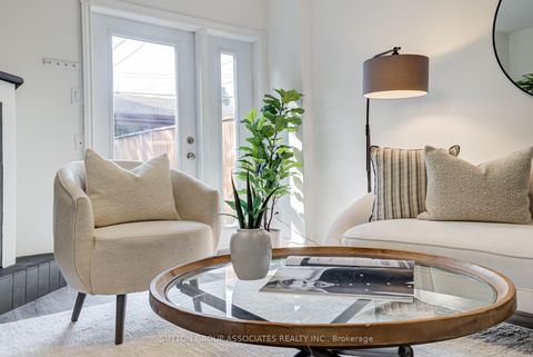 Photo 9 at 832 Manning Avenue, Annex, Toronto