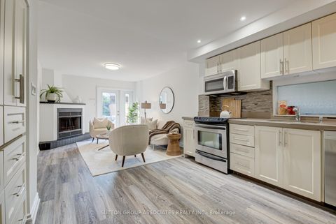 Photo 13 at 832 Manning Avenue, Annex, Toronto