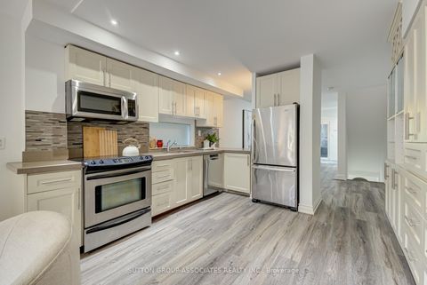 Photo 14 at 832 Manning Avenue, Annex, Toronto