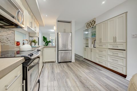 Photo 15 at 832 Manning Avenue, Annex, Toronto