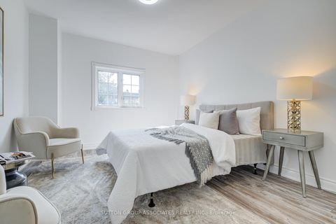 Photo 17 at 832 Manning Avenue, Annex, Toronto