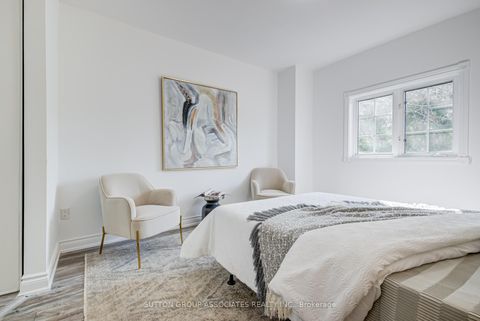 Photo 19 at 832 Manning Avenue, Annex, Toronto