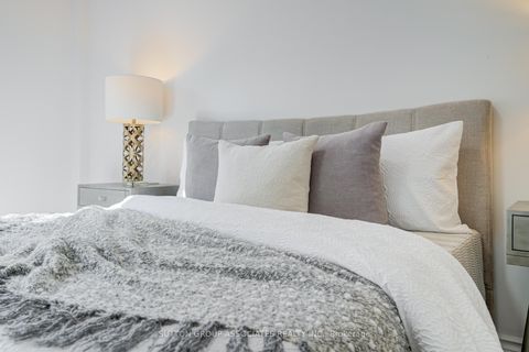 Photo 20 at 832 Manning Avenue, Annex, Toronto