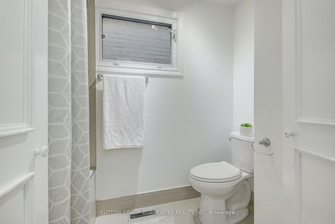 Photo 22 at 832 Manning Avenue, Annex, Toronto