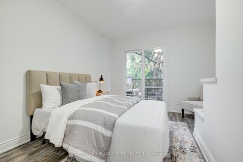 Photo 24 at 832 Manning Avenue, Annex, Toronto