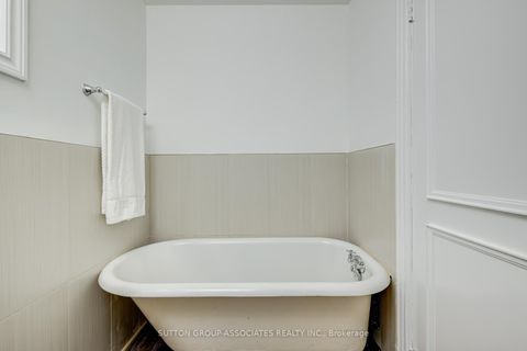 Photo 28 at 832 Manning Avenue, Annex, Toronto
