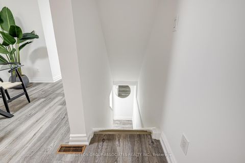 Photo 34 at 832 Manning Avenue, Annex, Toronto