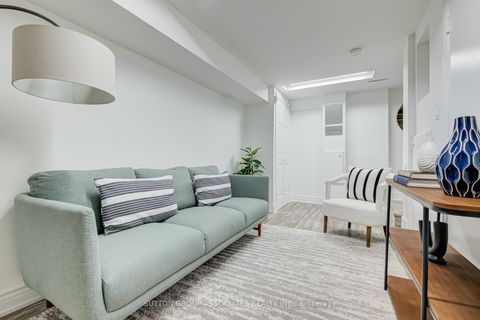 Photo 36 at 832 Manning Avenue, Annex, Toronto
