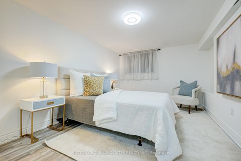 Photo 37 at 832 Manning Avenue, Annex, Toronto