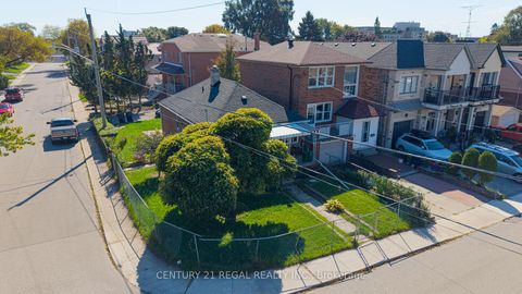 Photo 1 at 39 Butterworth Avenue, Oakridge, Toronto