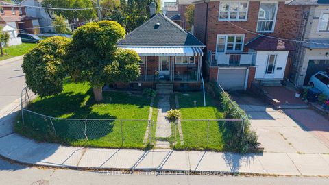 Photo 2 at 39 Butterworth Avenue, Oakridge, Toronto