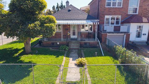 Photo 3 at 39 Butterworth Avenue, Oakridge, Toronto