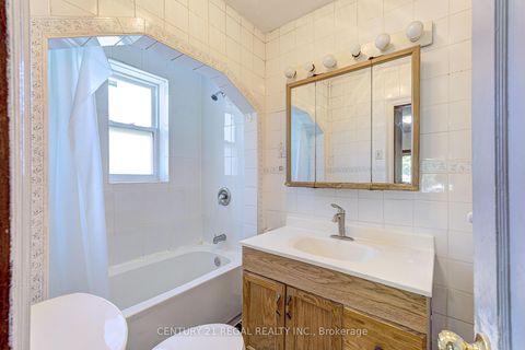 Photo 6 at 39 Butterworth Avenue, Oakridge, Toronto