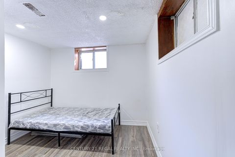 Photo 20 at 39 Butterworth Avenue, Oakridge, Toronto