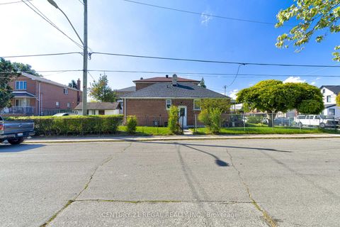 Photo 26 at 39 Butterworth Avenue, Oakridge, Toronto