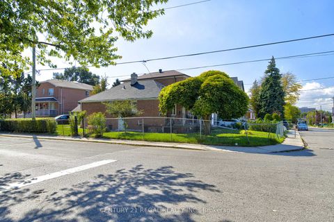 Photo 27 at 39 Butterworth Avenue, Oakridge, Toronto
