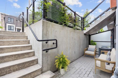 Photo 2 at 2 - 8 Marquette Avenue, Lawrence, Toronto