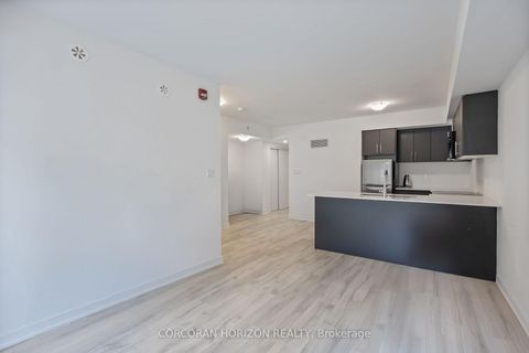 Photo 8 at 2 - 8 Marquette Avenue, Lawrence, Toronto