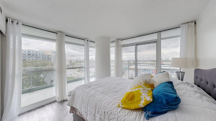 Photo 11 at 711 - 33 Singer Court, Bayview Village, Toronto