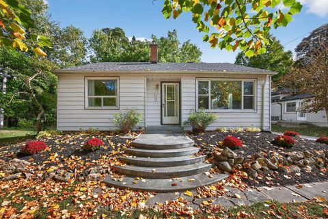 Photo 4 at 223 Louisa Street, Stayner, Clearview