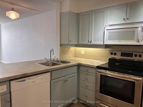 Photo 1 at 48 - 74 Ross Street, Queen's Park, Barrie