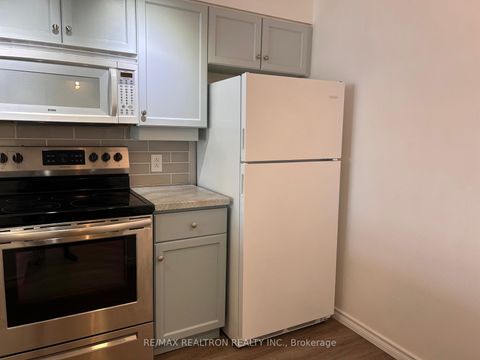 Photo 2 at 48 - 74 Ross Street, Queen's Park, Barrie