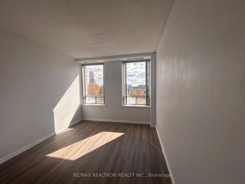 Photo 5 at 48 - 74 Ross Street, Queen's Park, Barrie