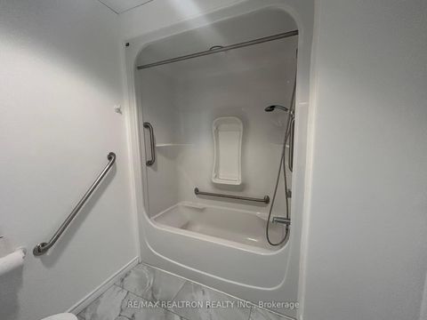 Photo 7 at 48 - 74 Ross Street, Queen's Park, Barrie