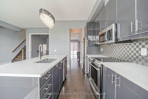 Photo 4 at 8 Crestridge Drive, Patterson, Vaughan