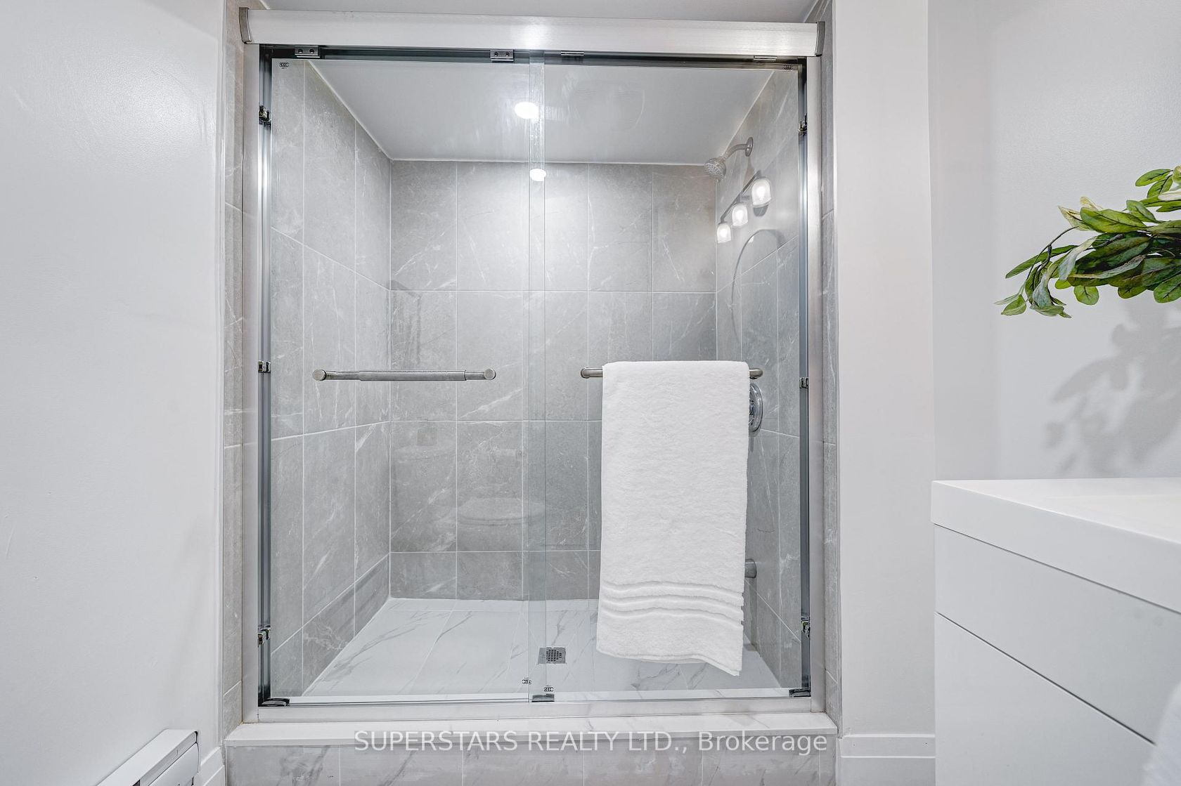 Photo 6 at 179 Oakwood Avenue, Oakwood Village, Toronto Photo 6 at 179 Oakwood Avenue, Oakwood Village, Toronto