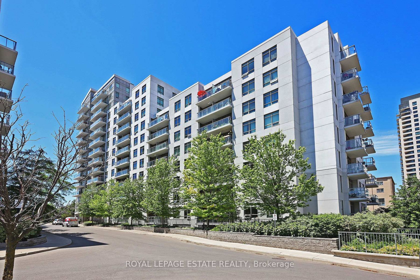 206 - 816 Lansdowne Avenue, Junction, Toronto by Alessia Polo 206 - 816 Lansdowne Avenue, Junction, Toronto