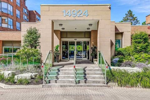 Photo 1 at 114 - 14924 Yonge Street, Aurora Highlands, Aurora